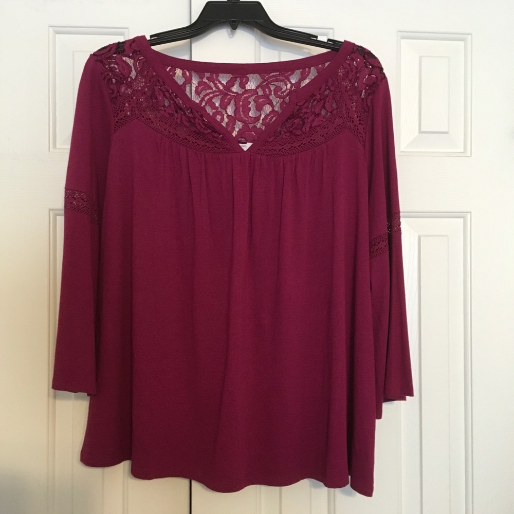 Crown & Ivy Curvy Top NWOT